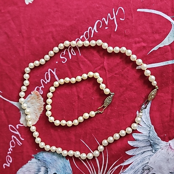 Simulated Pearl Necklace and Bracelet - Picture 2 of 9